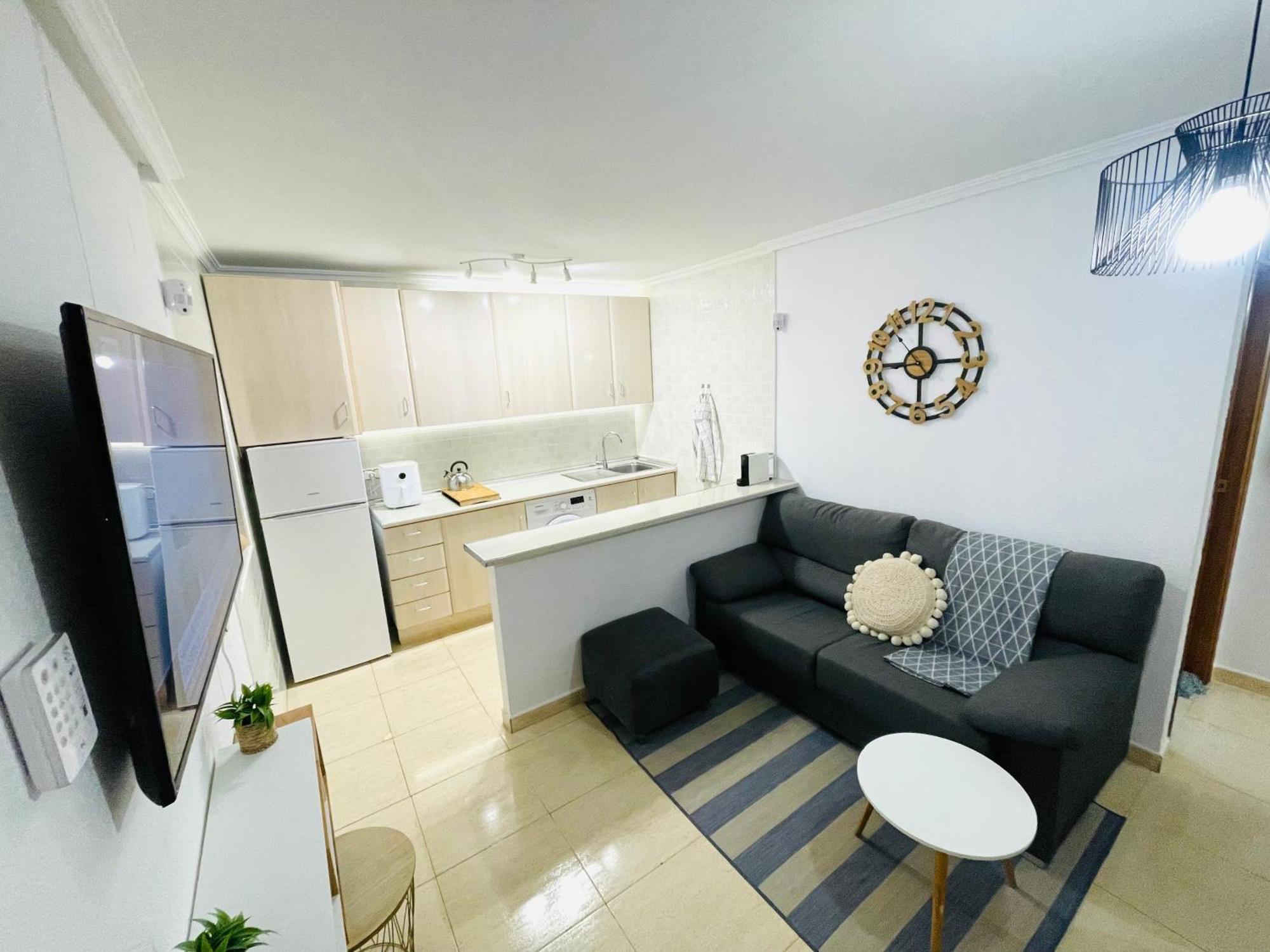 Pretty Bungalow With Private Terrace Polop Luaran gambar